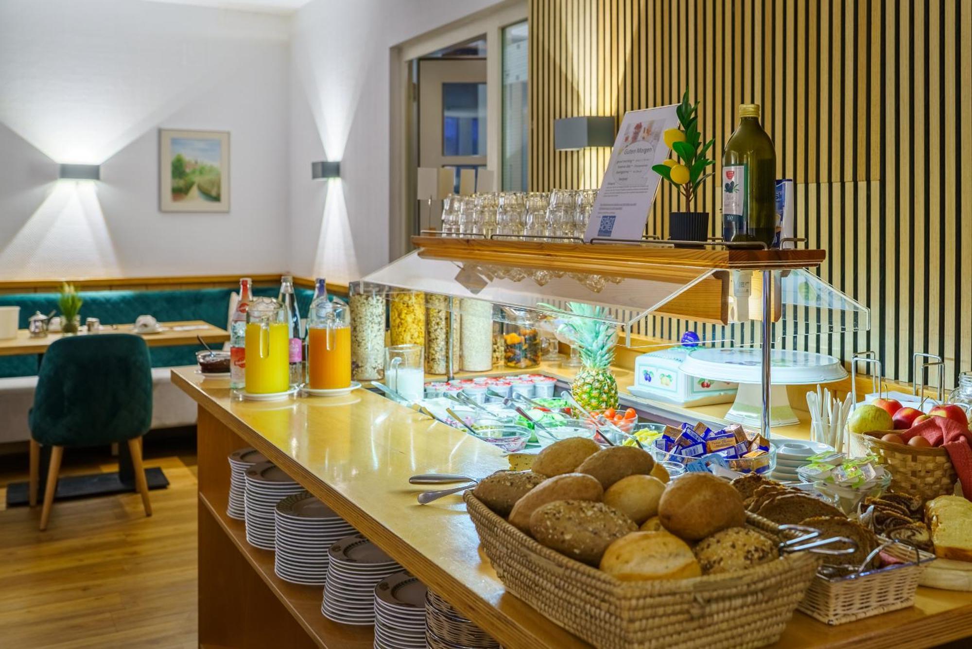 Stadthotel Pfeffermuehle เกนเกนบาค ภายนอก รูปภาพ