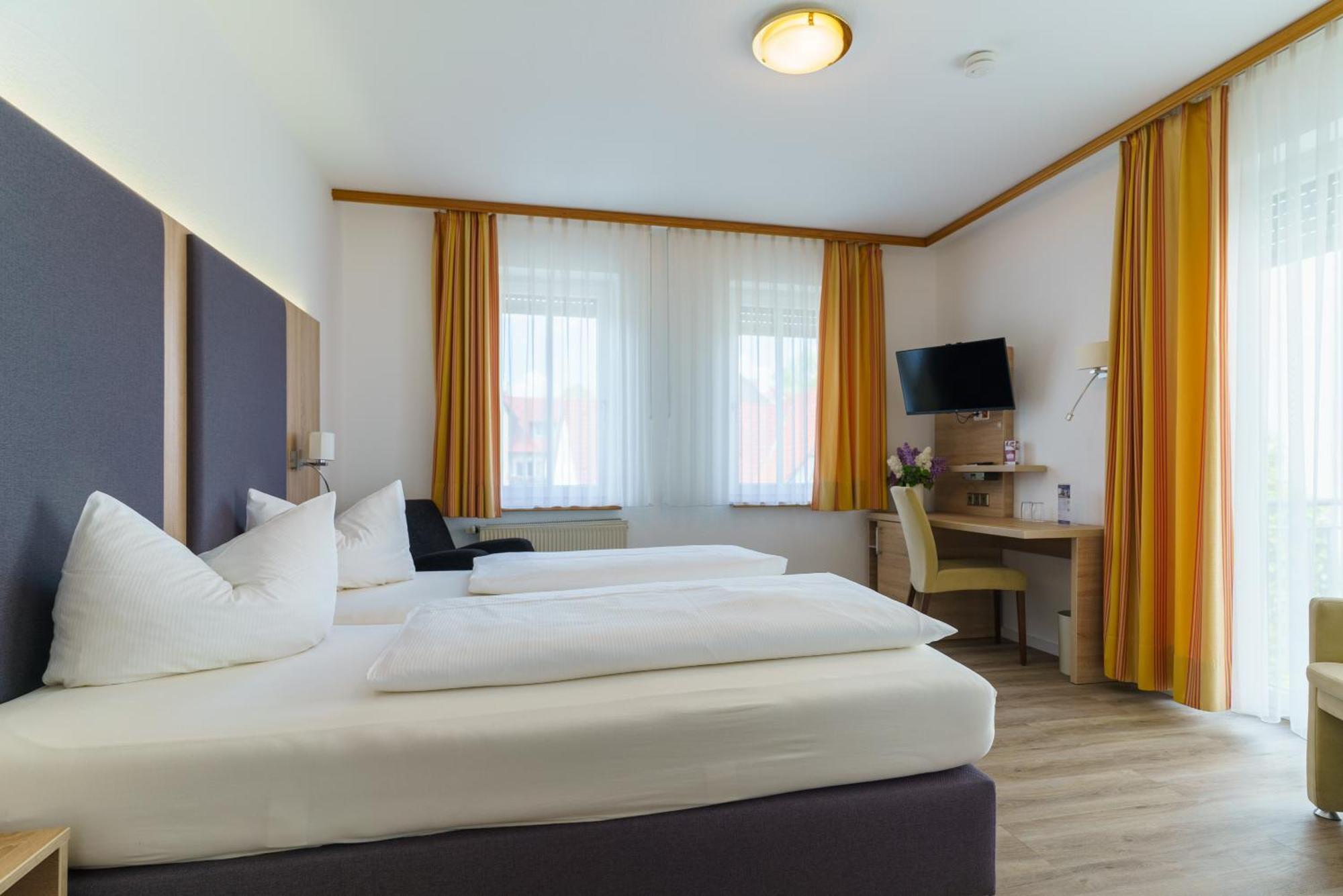 Stadthotel Pfeffermuehle เกนเกนบาค ภายนอก รูปภาพ