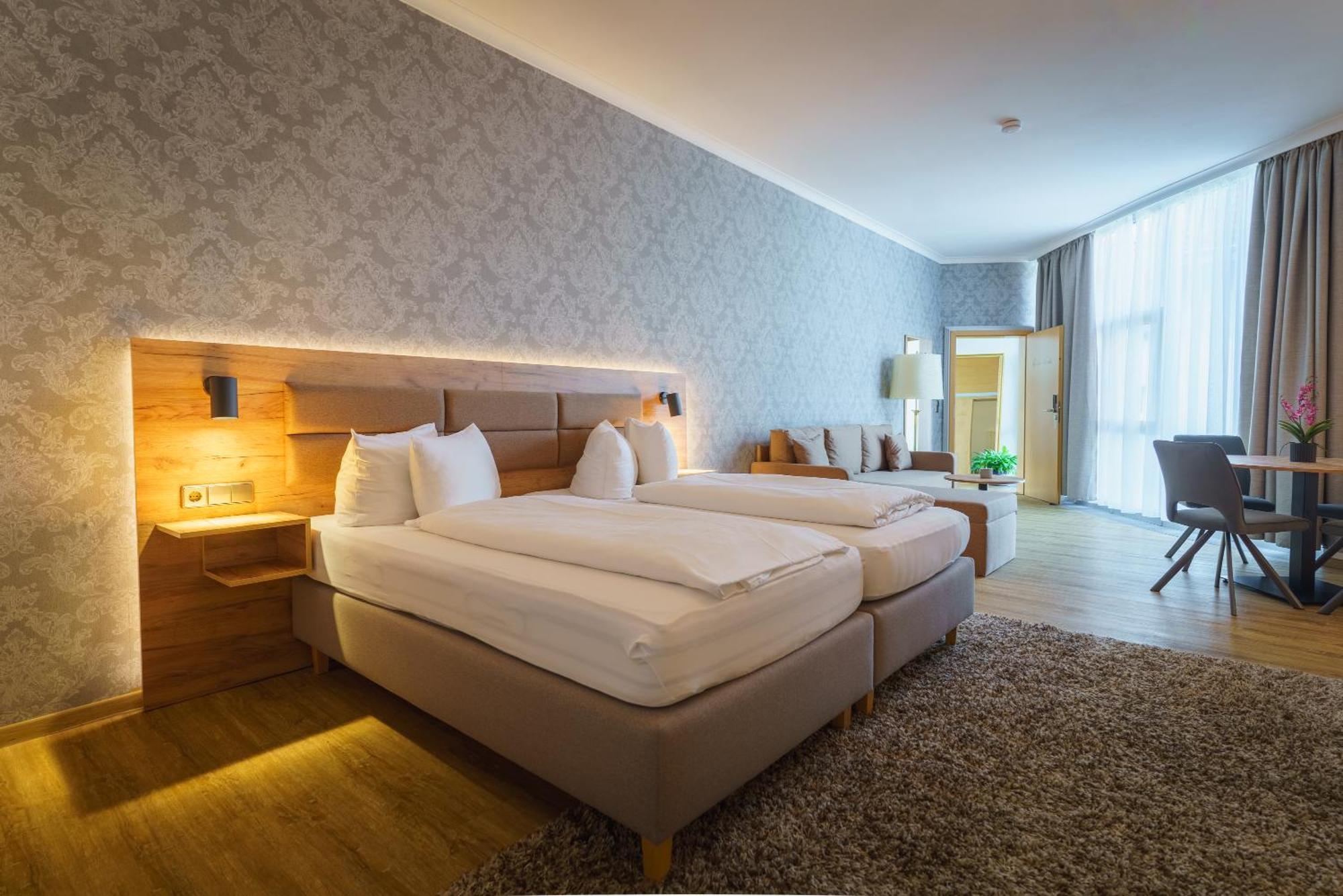 Stadthotel Pfeffermuehle เกนเกนบาค ภายนอก รูปภาพ