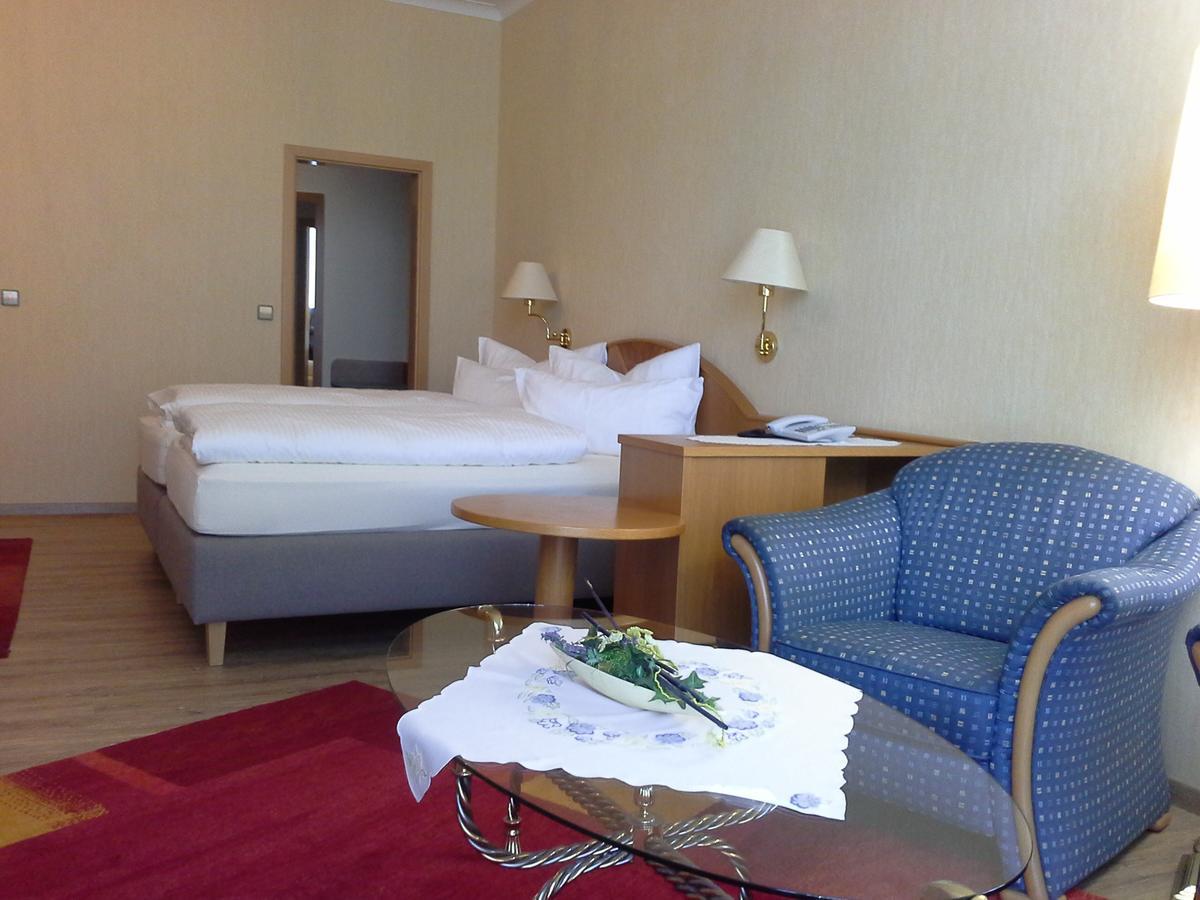 Stadthotel Pfeffermuehle เกนเกนบาค ภายนอก รูปภาพ
