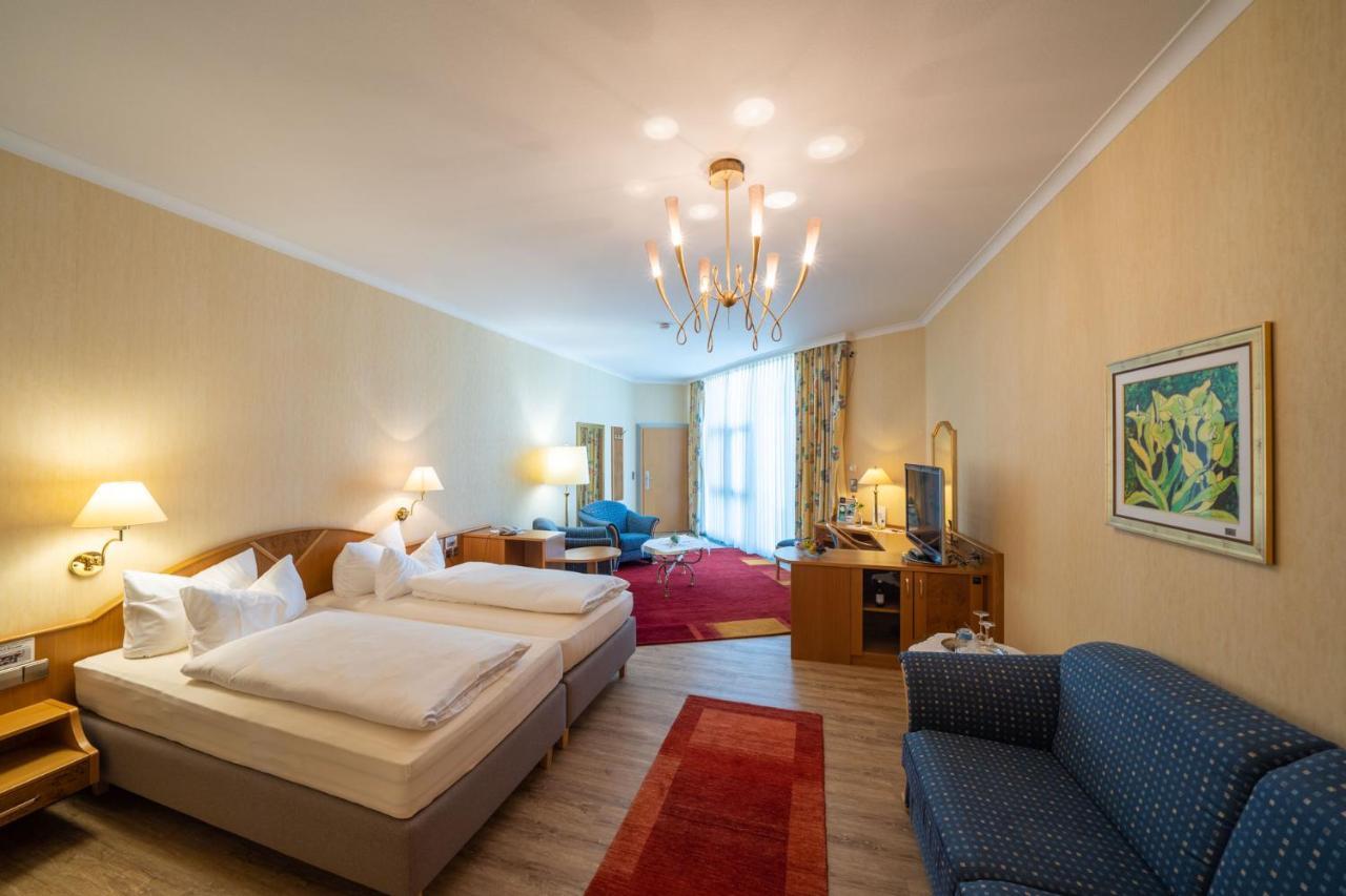 Stadthotel Pfeffermuehle เกนเกนบาค ภายนอก รูปภาพ