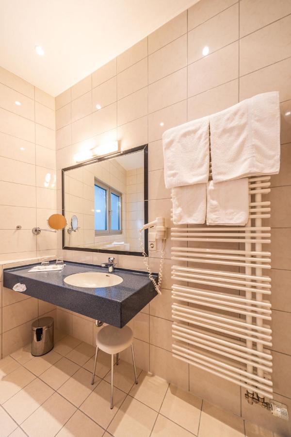 Stadthotel Pfeffermuehle เกนเกนบาค ภายนอก รูปภาพ